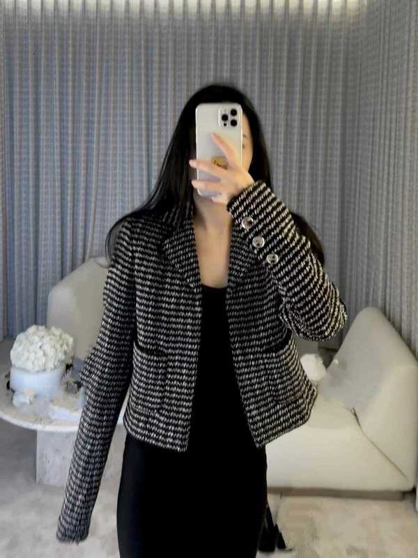 女性用ジャケットデザイナー2023初秋に織られたカラフルな糸黒と白のパターンスーツカラーソフトツイードコートZ0F7