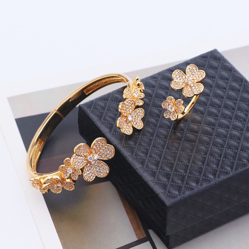 Designer Women's Bracelet Ring Set Charm Fashion Full of Zircon Flower Bracelet Opening Adjustable Women's Luxury Jewelry