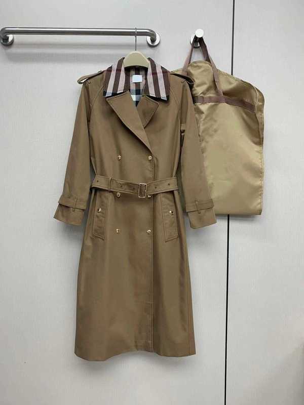 Trench da donna Designer Prodotto europeo 2023 Inizio autunno Nuovo stile Temperamento Colletto scozzese sottile Decorazione Caffè lungo 38NQ