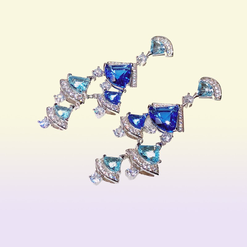 Kolczyki sektorowe Blue Diamond Słodki Temperament Lady Kolczyki Trójkąt Women039s Kolczyki Superior Quali1250652