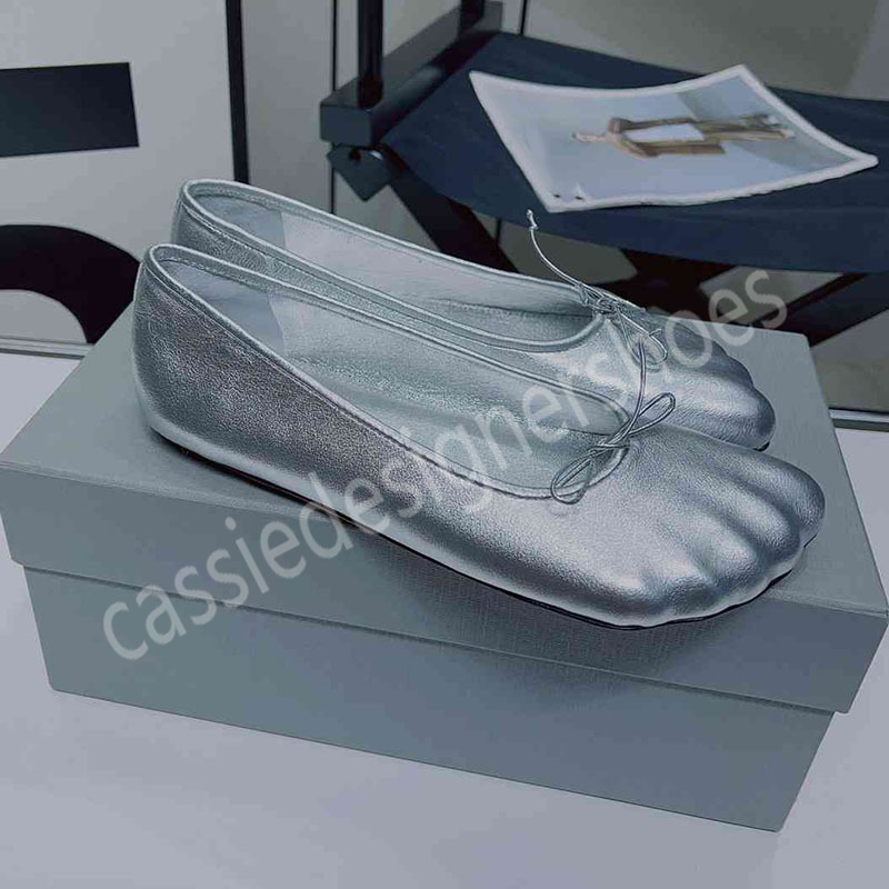 Flache Ballettschuhe in Fünf-Finger-Form, bequem, beliebt, echtes Gold, Silber, echtes Leder, Fliege-Dekor, Slip-On, quadratische Zehen, bequeme Tanz-Sapatos