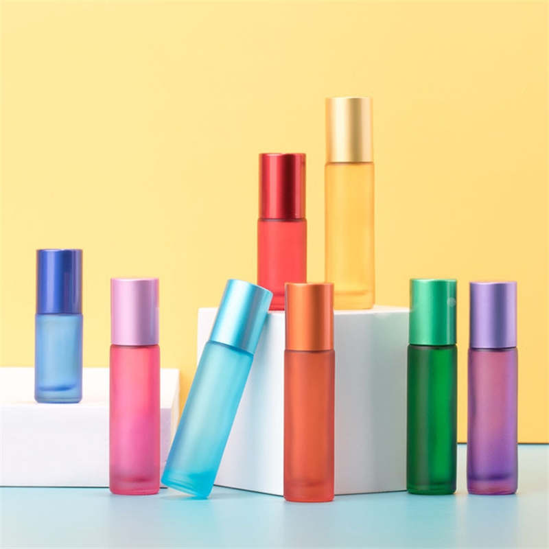 Flaconi di olio essenziale smerigliato in vetro da 5 ml 10 ml Roll on Bottles Profumi riutilizzabili cosmetici portatili colorati Sfera in acciaio inossidabile Tappo naturale Bottiglia di profumo vuota