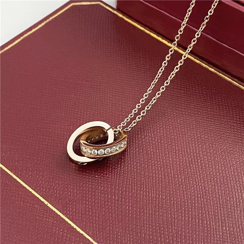 Factory direct supply, double-ring full diamond round cake pendant, titanium steel plated with 18k gold, silver-plated necklace, clavicle chain.