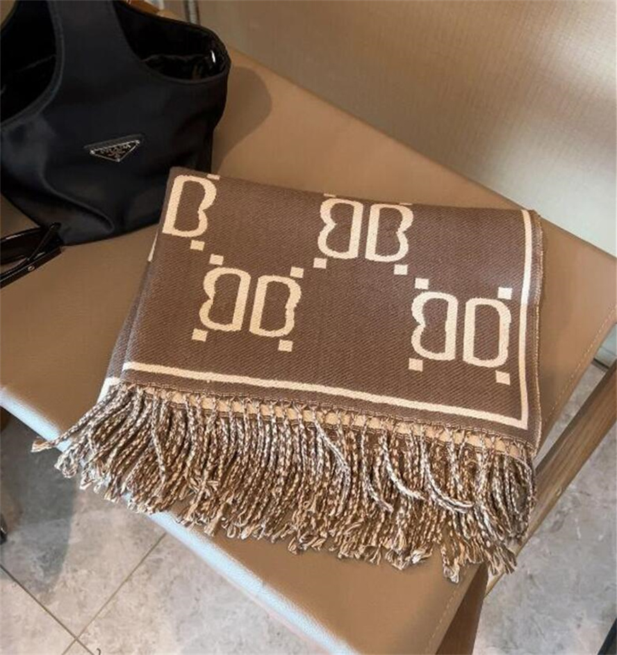 2024 Nuova tendenza GGS GGS All-matching Scarf Explosion Chanelity Scarpes Cashmere Shawl Scialgola addensata dimensione ispessita 200 volte 70 cm Colori