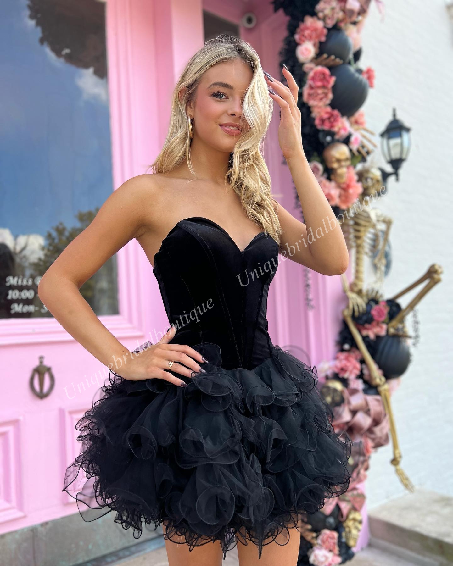 Robe de cocktail sans bretelles 2k24 corsage en velours à volants organza petit cygne noir NYE adolescent retour Hoco drame remise des diplômes fête formelle club de vacances cravate noire gala bal