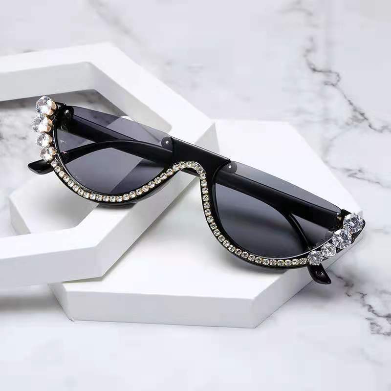 Luxury Designer sunglasses Diamond Cat Eye Sunglasses Women Luxur Designer Crystal Sexy Cateye Metal Jewel Frame Rhinestone Eyewear