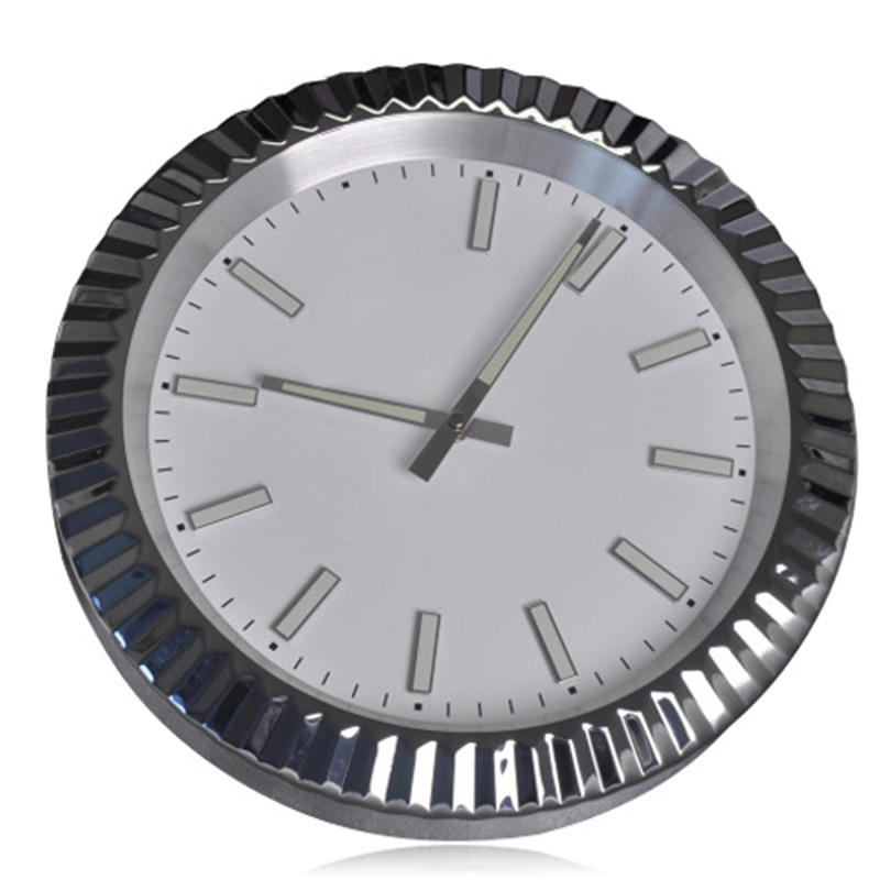 豪華な壁時計メタルファッションゴールデンウォールクロックブリーフアート大きな時計リビングルームサイレントクォーツリロジデレロイドホームデコレーションラミナス13.5インチ