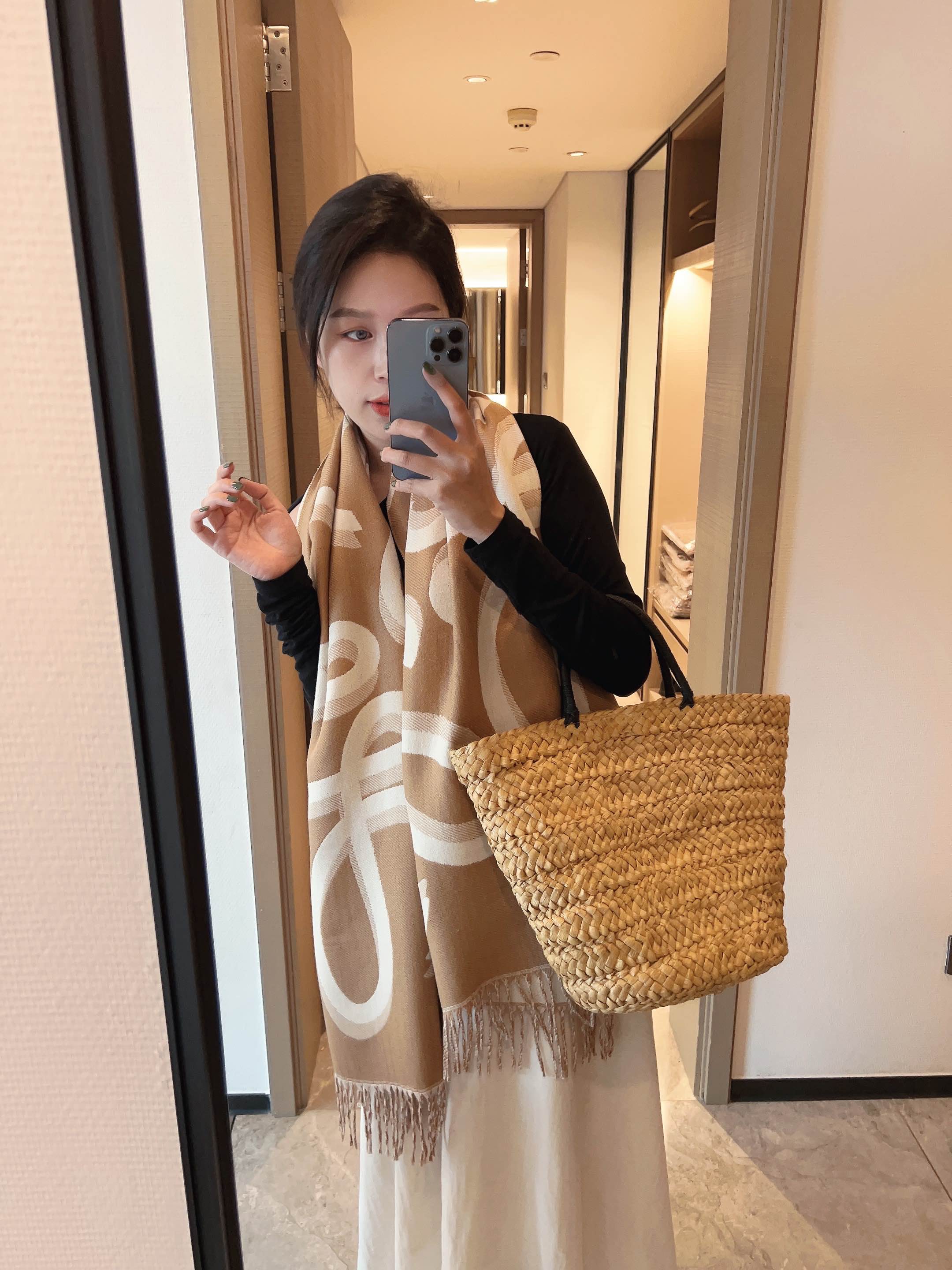 Loewe Luxury Cashmere Scarf Designer Shawl Classic Print Top Quality暖かい秋の冬クリスマス新年誕生日プレゼント2023