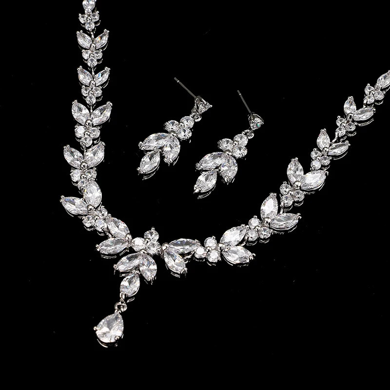 Set di gioielli da sposa Uilz Set di orecchini pendenti con foglie squisite le donne Accessori feste Orecchini pendenti con zirconi Collana Regalo sposa 231012