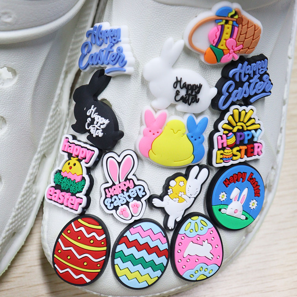 Partihandel 100st PVC Happy Easter Rabbit Chicken Egg Buckle Cog Sandaler skor Decoration Slipper Accessories