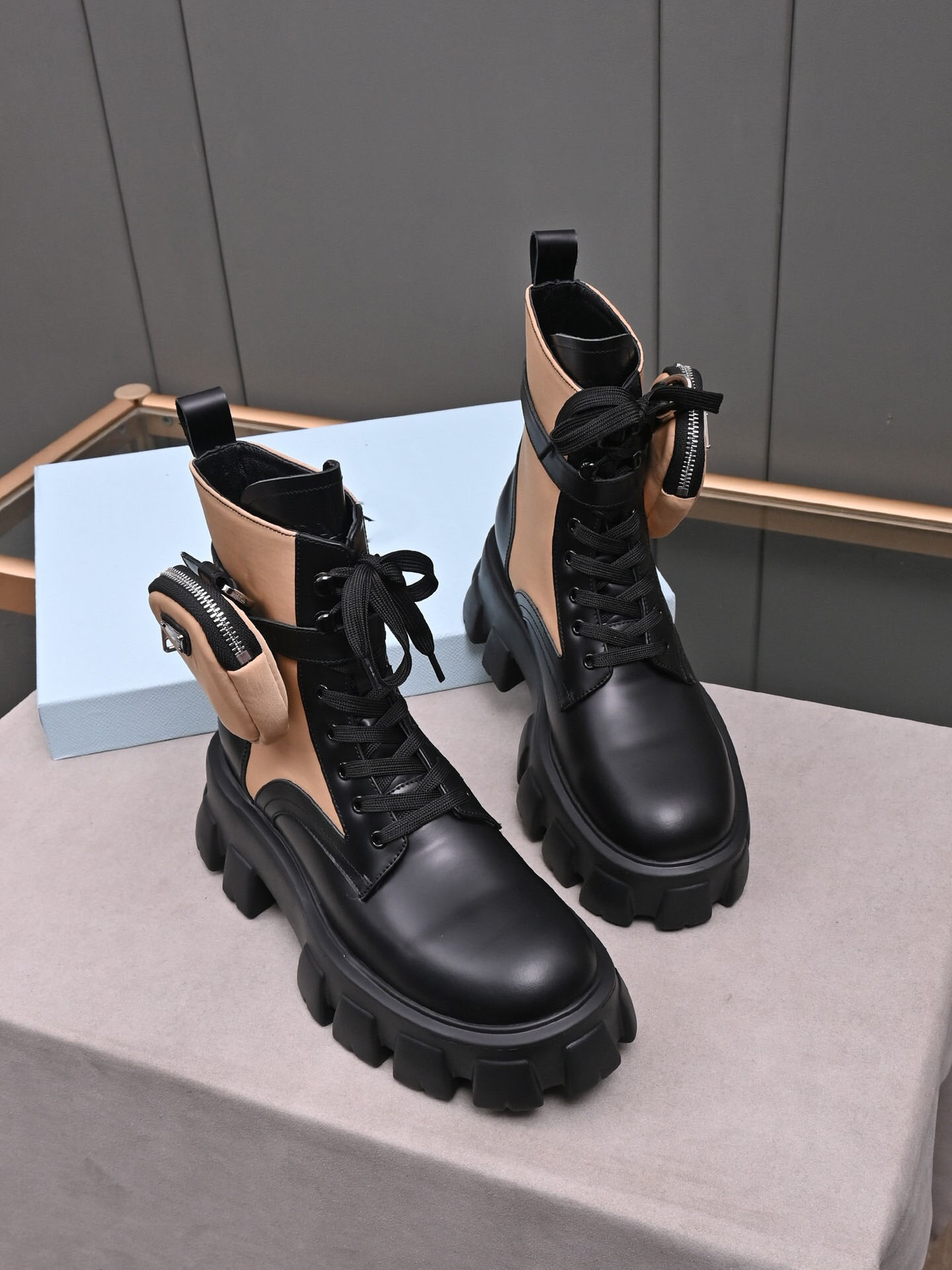 남성 여성 디자이너 Ankle Martin Boots Unisex Classic 브랜드 레이스 업 야외 두꺼운 바닥 오토바이 부츠 크기 35-45