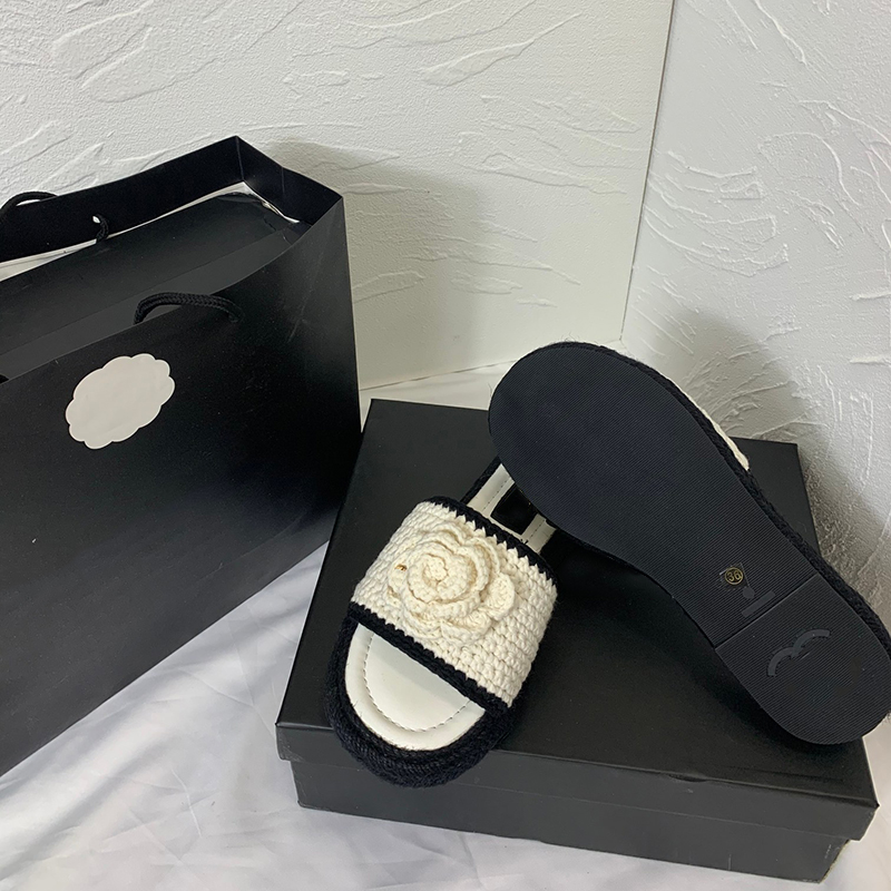 Herfst Nieuwe Vrouwen Platform Slippers Luxe Designer Merk Klassieke Camellia Metalen Letter Gebreide Sandalen Dikke Zool Anti Slides Slingback Dames Huis Slipper