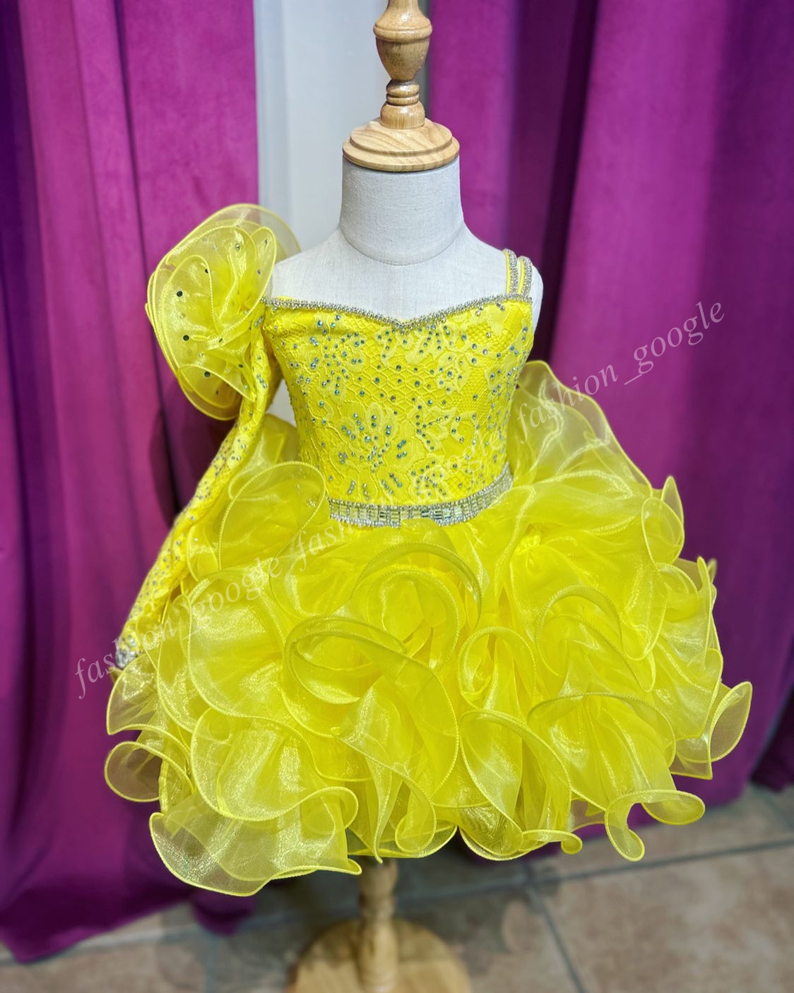 Cute Girl's Glitz Pageant Dress 2024 Long Sleeve 3D Flower Royal Blue Lace Beads Crystal Cupcake Pageant Party Gowns Baby Girl Tiers Toddler Infant Yellow Pink Lace Up
