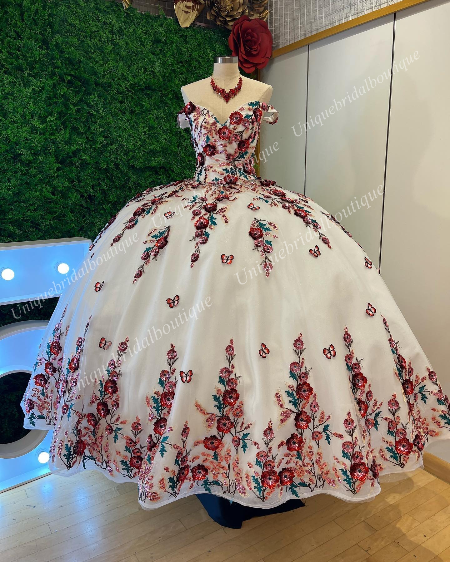 3d blommor quinceanera klänning 2024 skimrande glitter paljetter utanför axlar kvitten boll klänning korsett söt 16 födelsedagsfest prom gala vestidos de 15 anos charro mexikansk