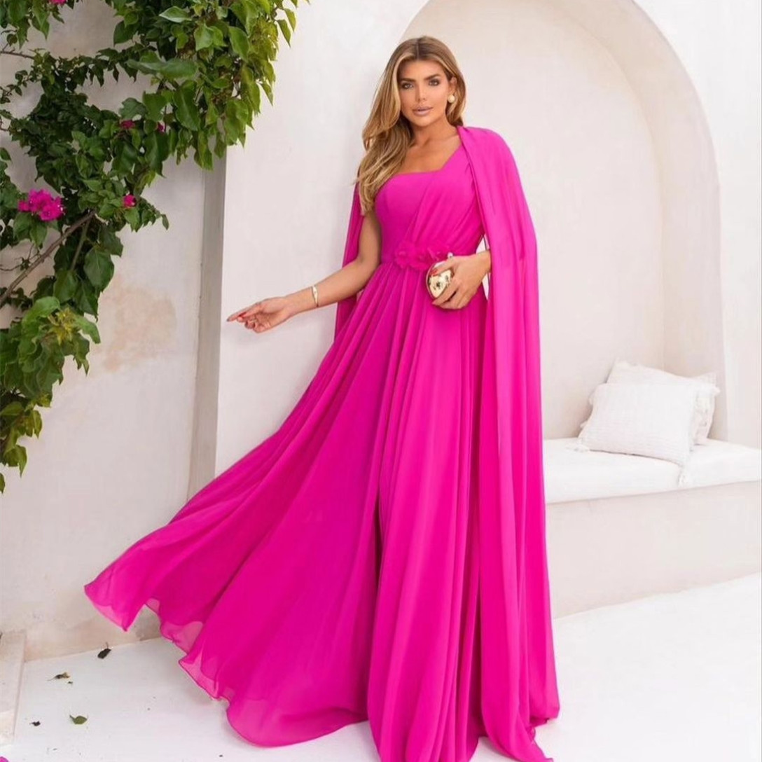 Eleganckie długie szyfonowe gorące różowe sukienki wieczorowe A-line jedno ramię w plisowanej podłodze długość podłogi Formalna impreza suknia balowa z peleryną dla kobiet