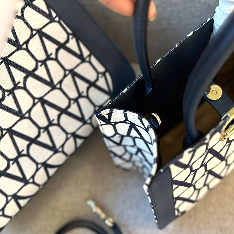 Fashion Designer bag New all-in-one handbag size28X18cm with box Hand-held crossbody bag