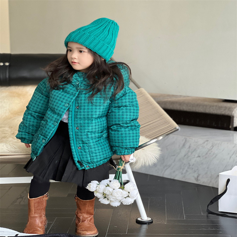 Baby-ontwerperkleding 2023 Winter Nieuwe modieuze en modieuze groen-witte eendendons halflange taille-downjas voor meisjes met capuchon