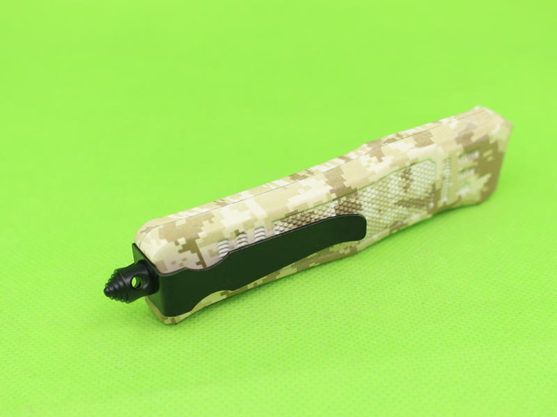 Högkvalitativ brun camo 7 tum 616 mini Automatisk taktisk kniv 440C Två-ton blad Zink-aluminiumlegering EDC Pocket Knives med nylonpåse