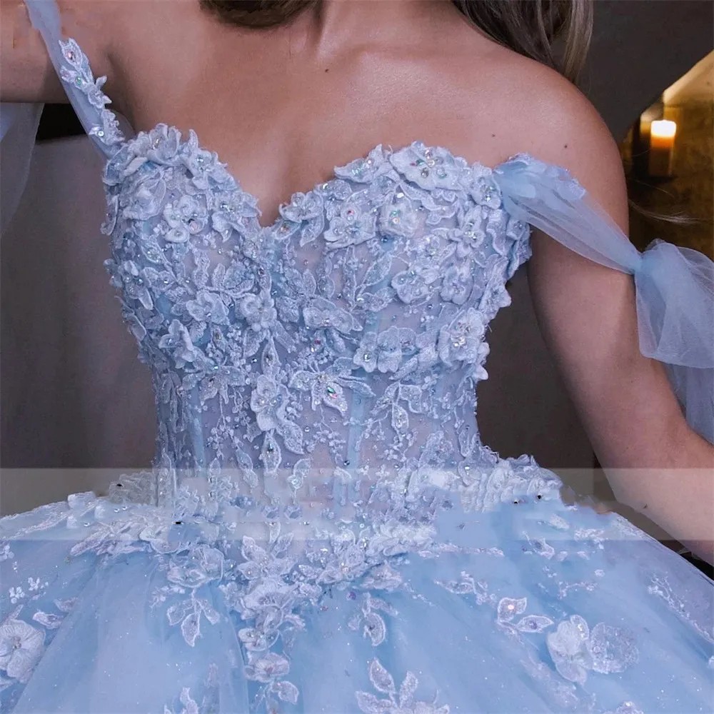 Wunderschönes hellblaues Mädchen-Quinceanera-Kleid, schulterfrei, 3D-Blumenspitze, Pailletten, Perlen, Prinzessin, Ballkleid, Übergröße, süßes 16. Geburtstags-Abschlussballkleid CL2777