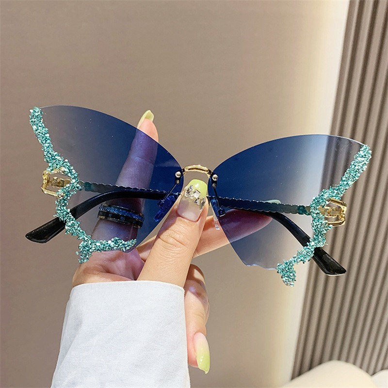 Lyxdesigner Solglasögon Diamond Butterfly Solglasögon för kvinnor Y2K Vintage Rimless Sun Slugs Women Trend Summer Ladies Eyewear