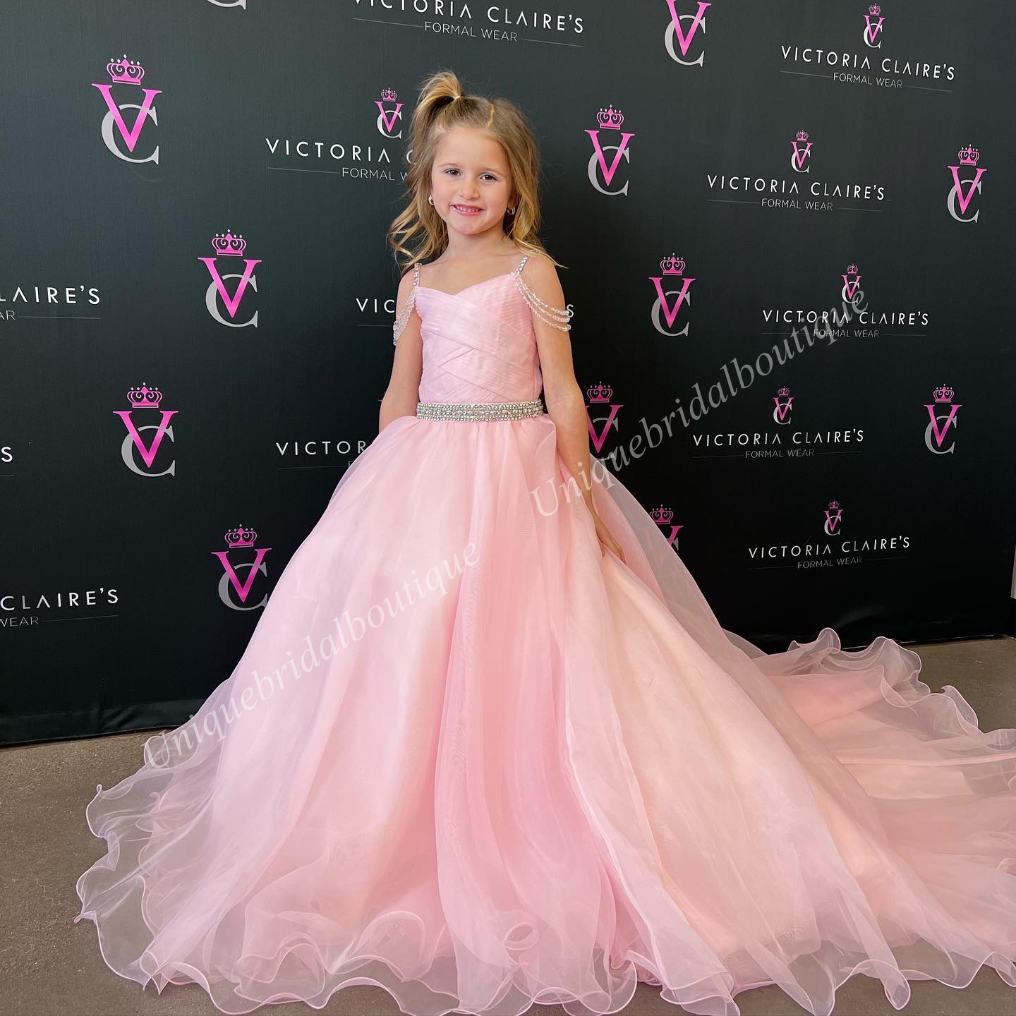 Pink Girl Pageant Dress 2024 Crystal Straps Pleated Organza Little Kid Birthday Formal Cocktail Party Gown Spädbarn Toddler Teens Preteen Tiny Young Junior Miss Child