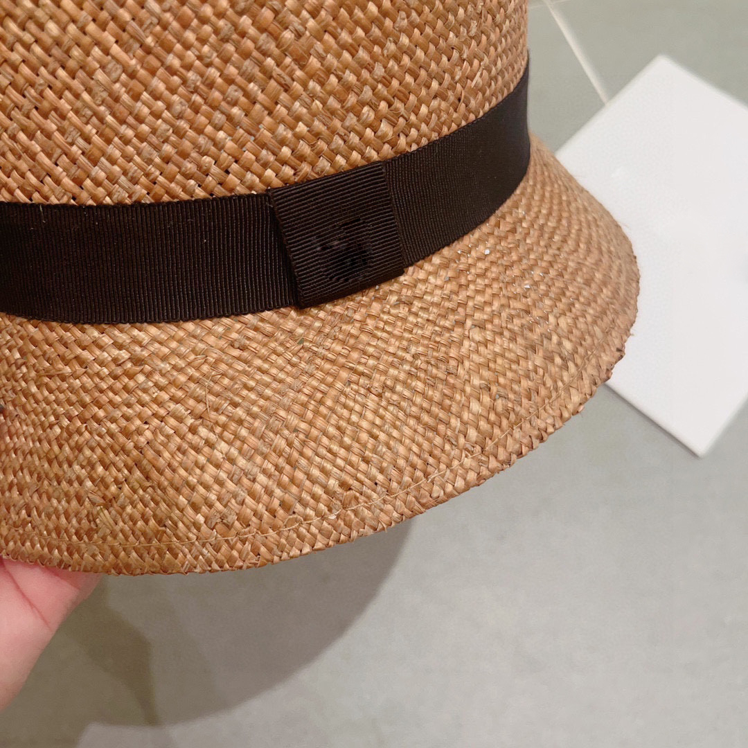 Kvinnors lyxpapper Fiber Grass Designer Bucket Hat Outdoor Vacation Travel Metal Letter Breatble Straw Hat