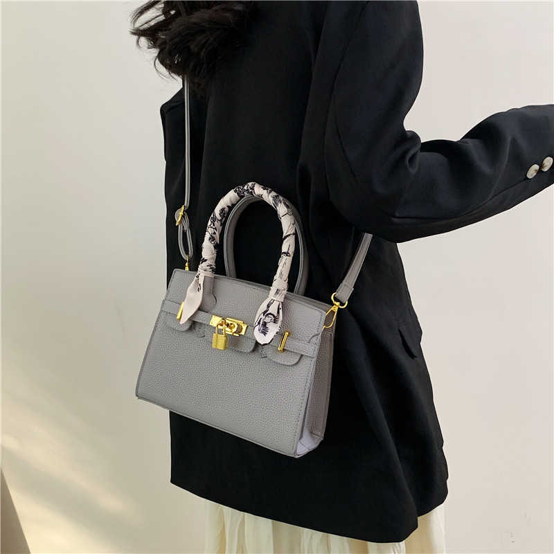 Designer New trendy lychee patterned handbag stylish and versatile casual women's bag