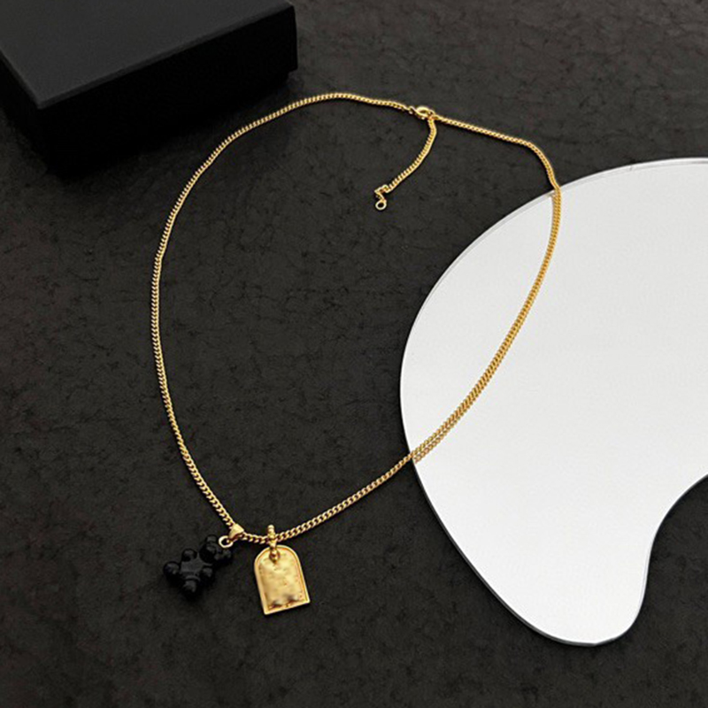 Fashion Luxury Women Jewelry Gold Necklace Exquisite Simple Middle Ages Letter Bear Combination Design Charm Versatile Designer Cute Elegant Lady Pendant