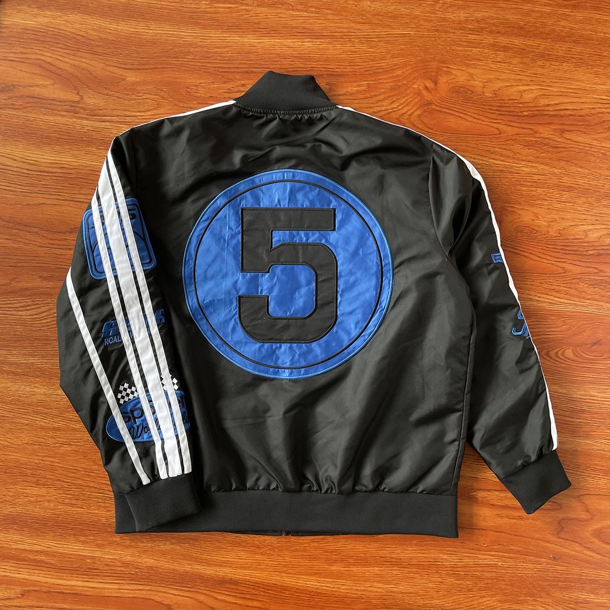 p5der Young Thug 555555 Satin Bomber Jacket Men Men Women Hafted Craft Kurtka baseballowa płaszcze Hip Hop Autumn Varsity Casual Warm Bomber Odzież wierzcha Smlxl