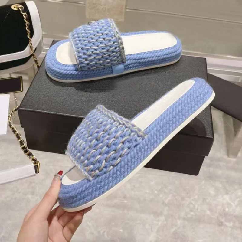 Designer Summer Beach Slippers Fashion Loafers Lazy Platform Flops Leather Letters Lady Cartoon Slides Women Shoes Metal Ladies Sandaler Storlek 35-41 US4-US10 med låda