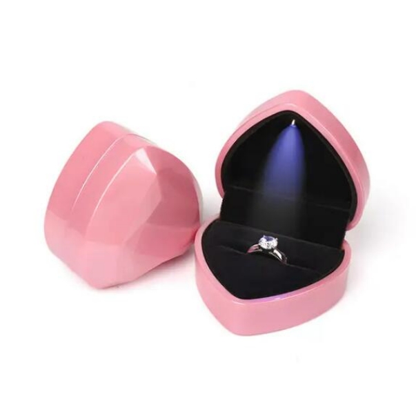Boîtes à bijoux Bijoux de luxe Couple bague boîte avec lumière LED pour fiançailles bague de mariage boîte Festival Birtay bijoux anneau affichage cadeau BoxesL231019