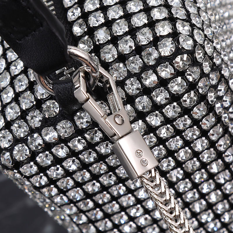 Mini designer axelväska blingbling lyx underarm väska kvinnor mode crossbody väskor retro känner form diamanter