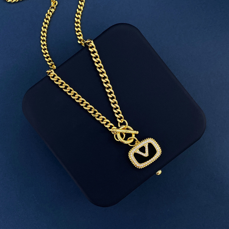 Women Charm Gold Necklace Simple Hollow Out Two Color Rectangle Letter Style Diamond Inlay Design Luxury Exquisite Designer Gorgeous Lady Jewelry Pendant