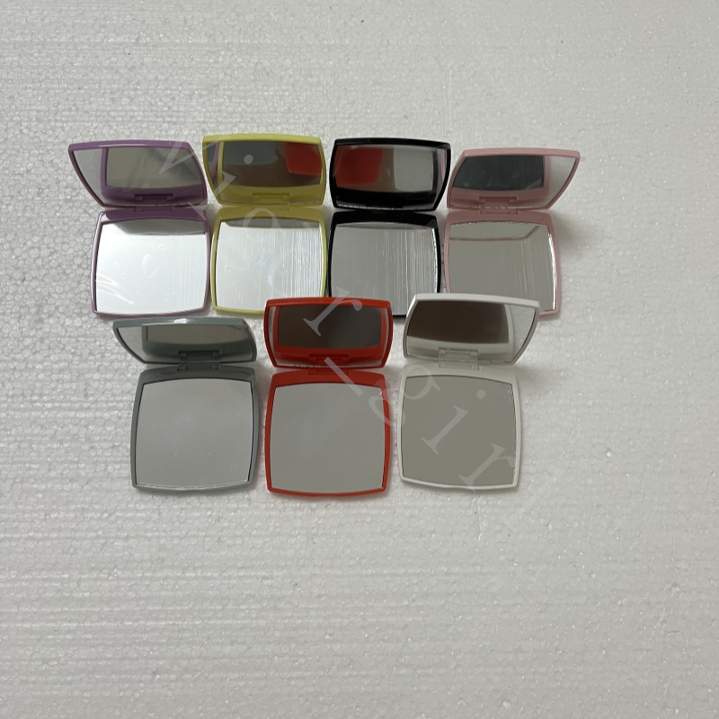 Nouveau rose blanc noir rouge jaune violet vert miroirs compacts miroirs compacts pliants de marque avec sac à poussière miroir noir outils de maquillage classiques portables graver le logo