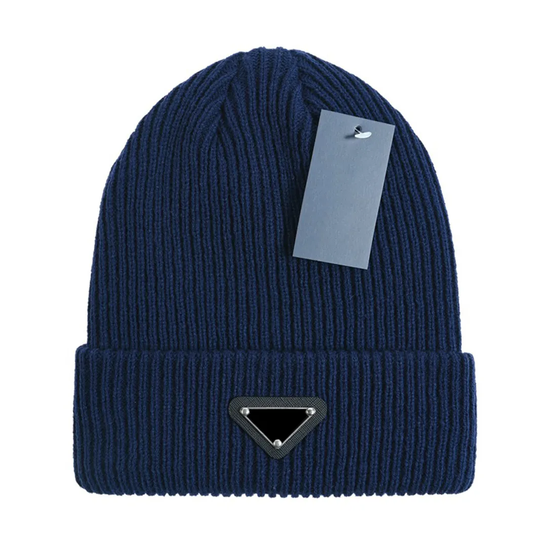 Designer Beanie Hat Temperament Versatile Beanie Sticked Hat Warm Letter Triangle Design Hat Christmas Gift Hat Hög kvalitet