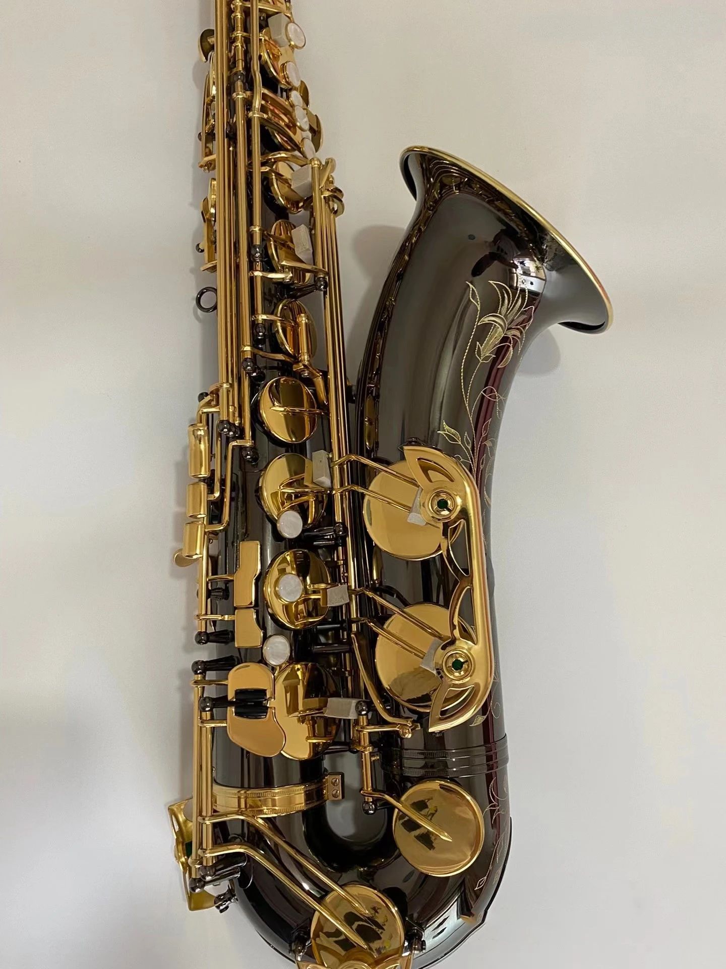 Zwarte professionele tenorsaxofoon B-flat gravure prachtig patroon zwart nikkel goud tenorsaxofoon jazzinstrument 01