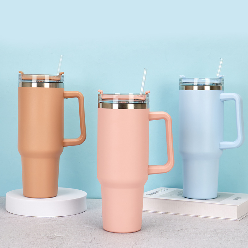 Tasses de paille mobiles à la mode, tasse isolante de sport, bouteilles d'eau, tasses de 40oz avec poignée YQ990