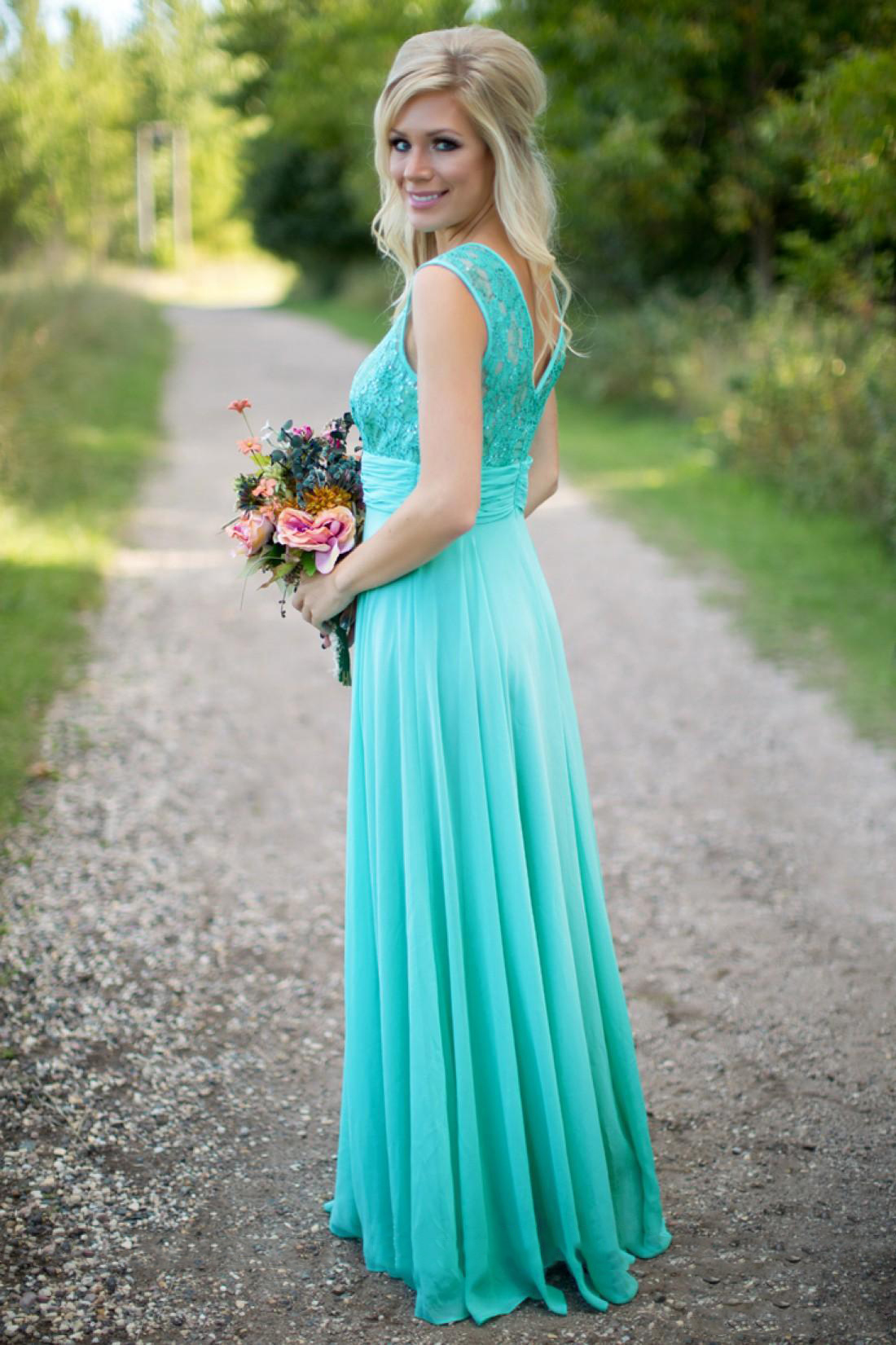 2023 Cheap Turquoise Bridesmaids Dresses Sheer Jewel Neck Lace Top Chiffon Long Country Bridesmaid Maid of Honor Wedding Guest Dresses