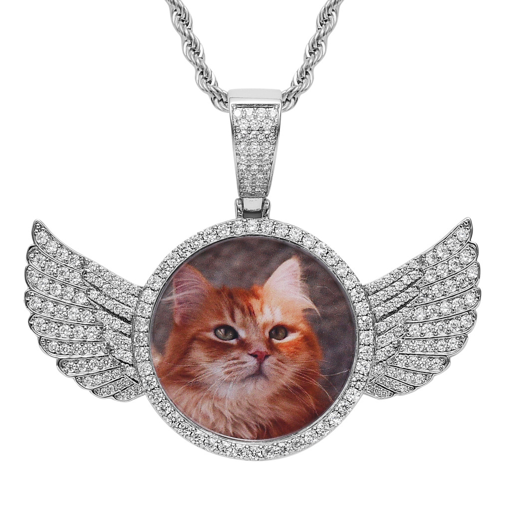 Ncw7 Pendant Necklaces Luxury Pendant Designer for Women Men Commemorative Round Wings Photo Frame Creative Diy Image Private Personality Micro Set Zircon Nec