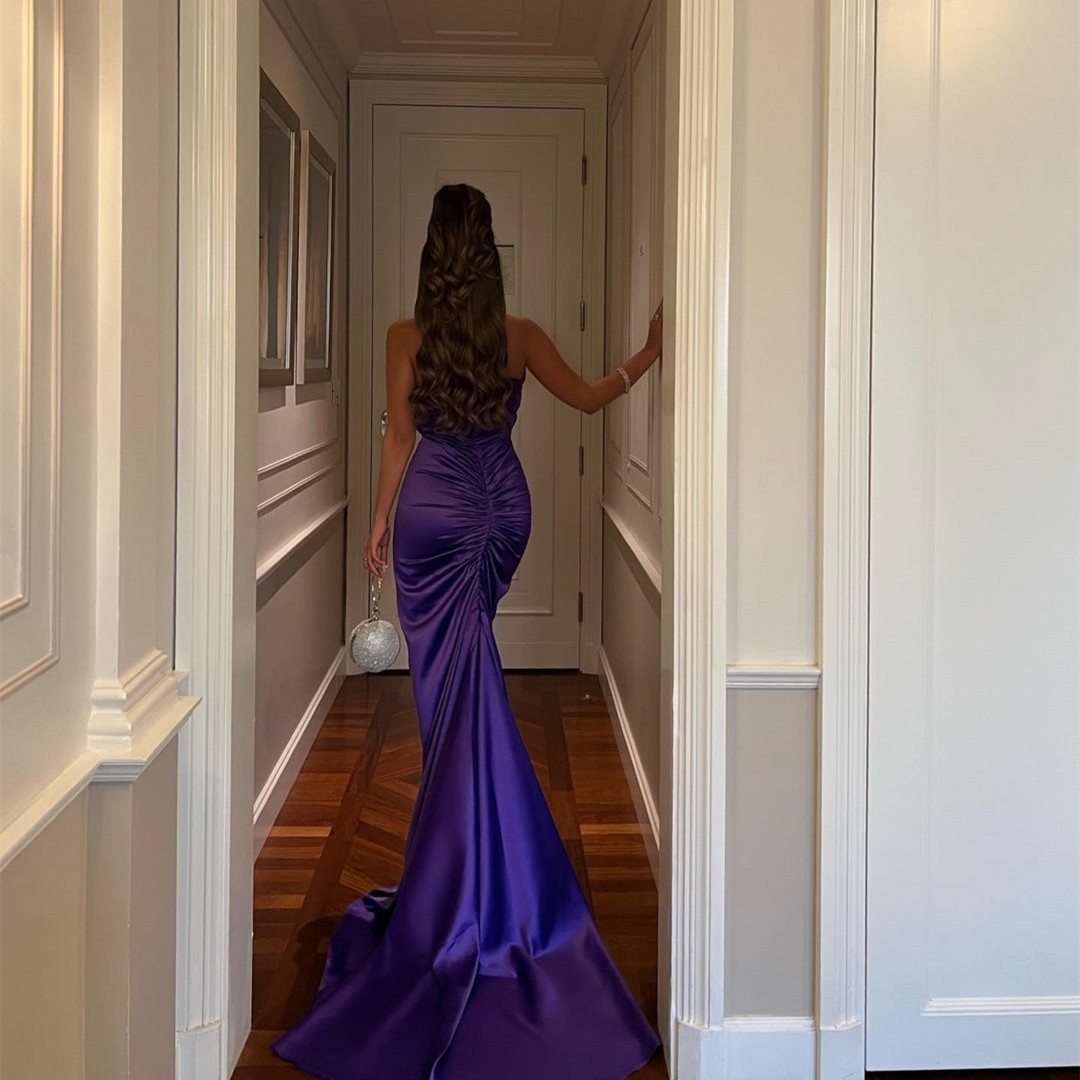 Sexy Long Purple V-Neck Evening Dresses Mermaid Sleeveless Pleated Prom Dresses Sweep Train Zipper Back Formal Party Gowns for Women