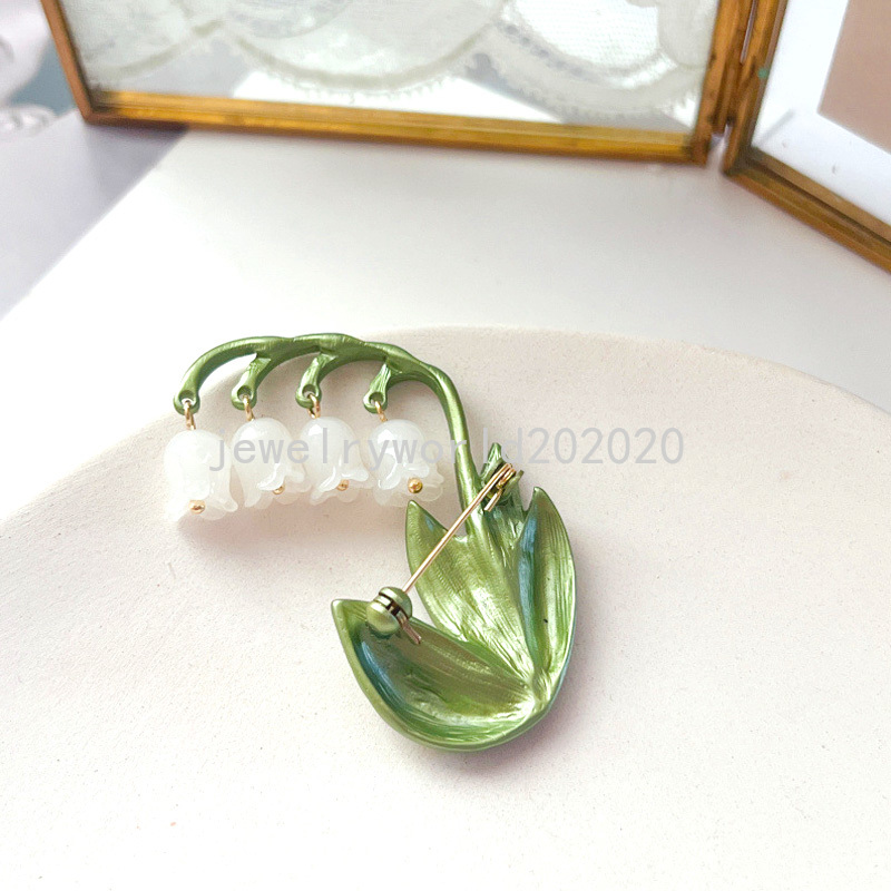 Spille con orchidea a campana dal design elegante donna Spilla con foglie verdi e mughetto Accessori abbigliamento e gioielli