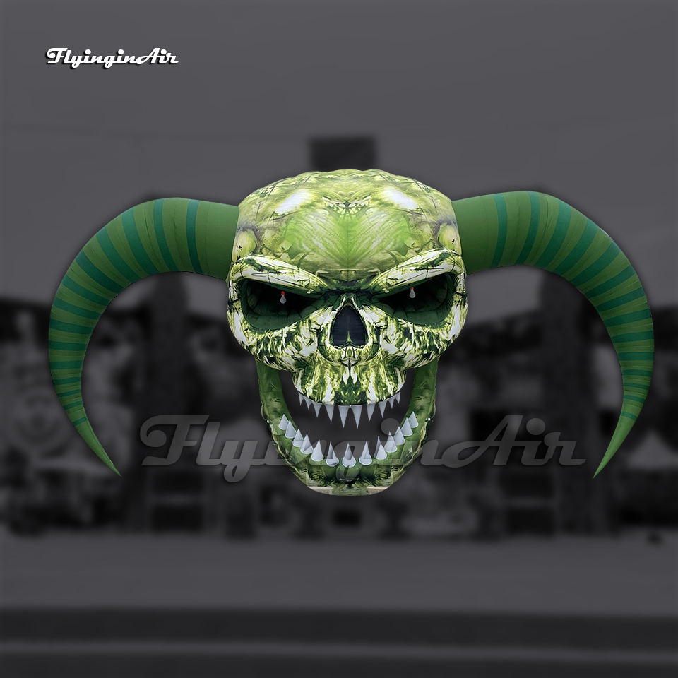 Assustador pendurado verde inflável crânio iluminação chifres demônio cabeça ar explodir cara do diabo para festa de halloween e evento do clube