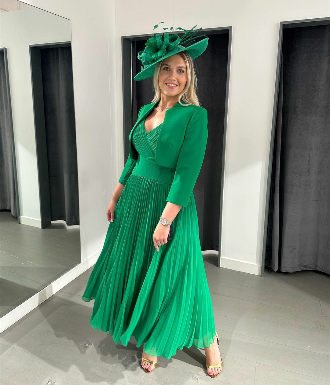 Vestidos elegantes curtos de chiffon verde para mãe da noiva com jaqueta linha A manga 3/4 vestido plissado para mãe do noivo vestido de madrinha para mulheres