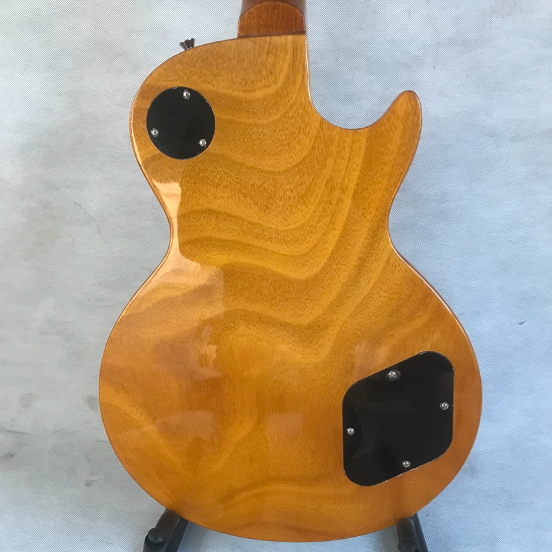 Nuova chitarra elettrica LP gialla in metallo personalizzata con tastiera in mogano. La chitarra della mano sinistra suona bene. Consegna gratuita