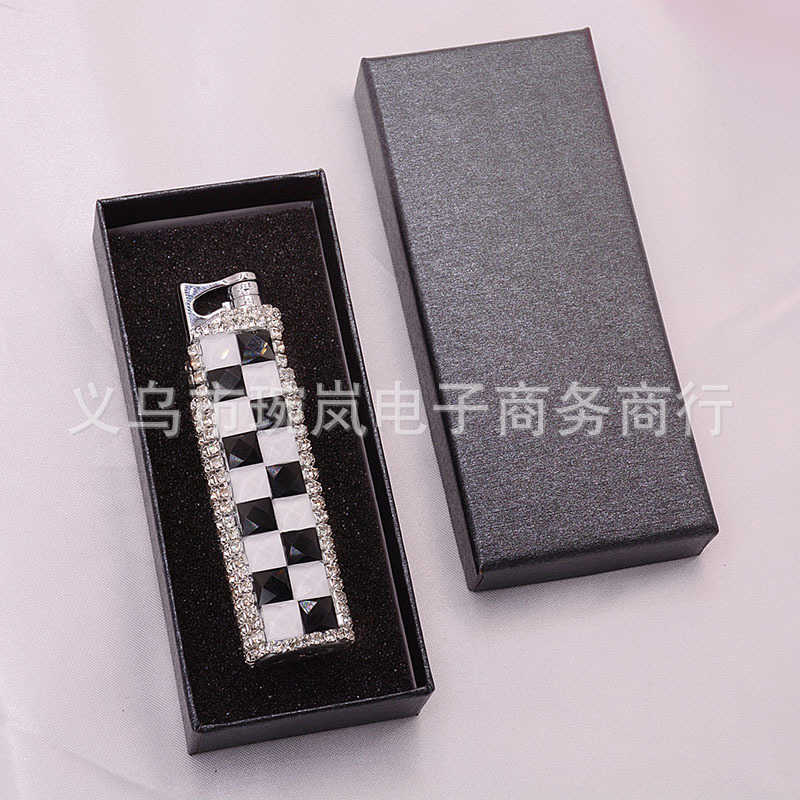 New Diamond Inlaid Lighter Windproof Direct Charge Fashion Advanced niche hollow out lighter Trend Personalized Cigarette Lighter