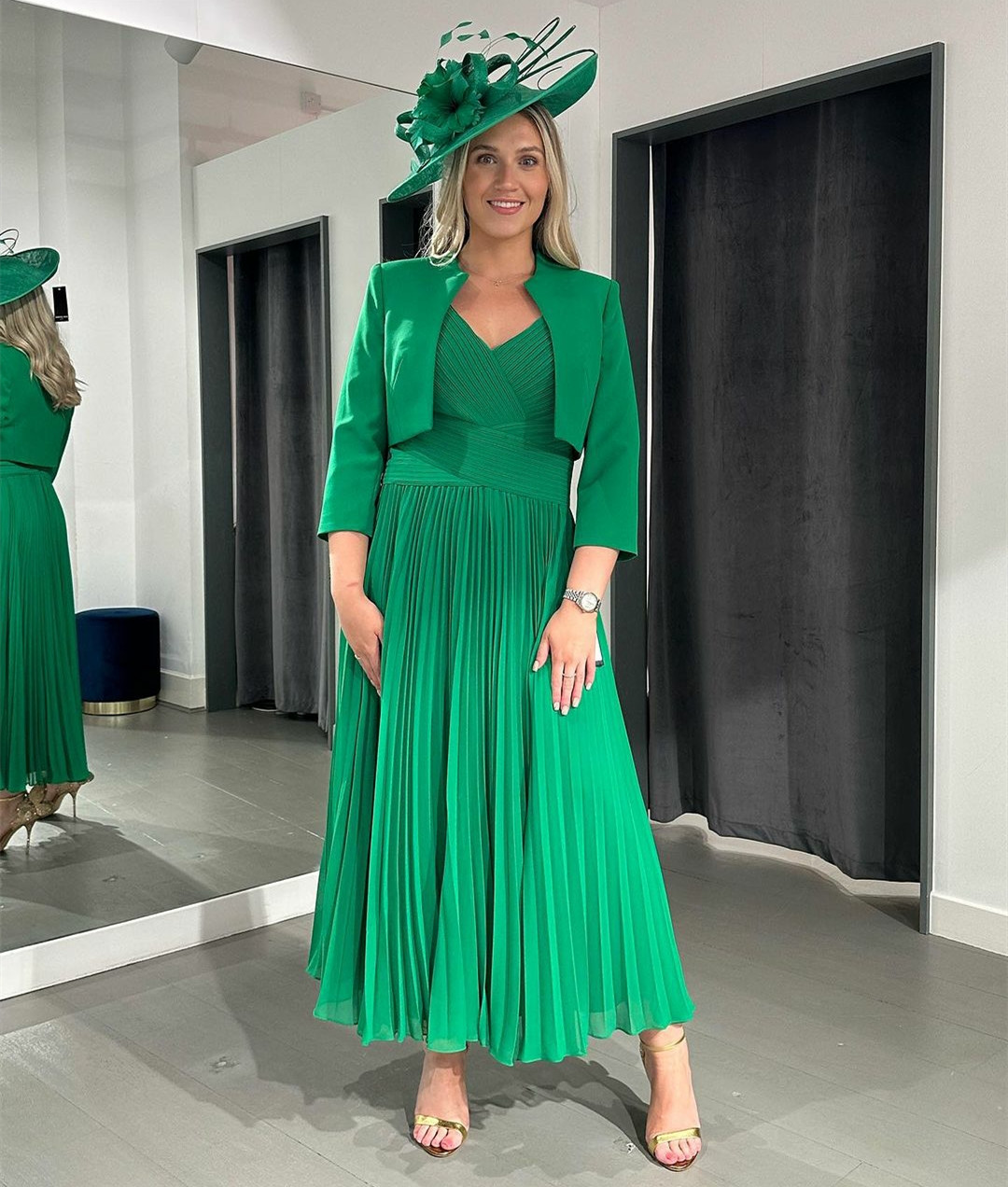 Elegante abito corto in chiffon verde la madre della sposa con giacca Abito a-line con maniche a 3/4 pieghettato Abito la madre dello sposo Abito da madrina le donne