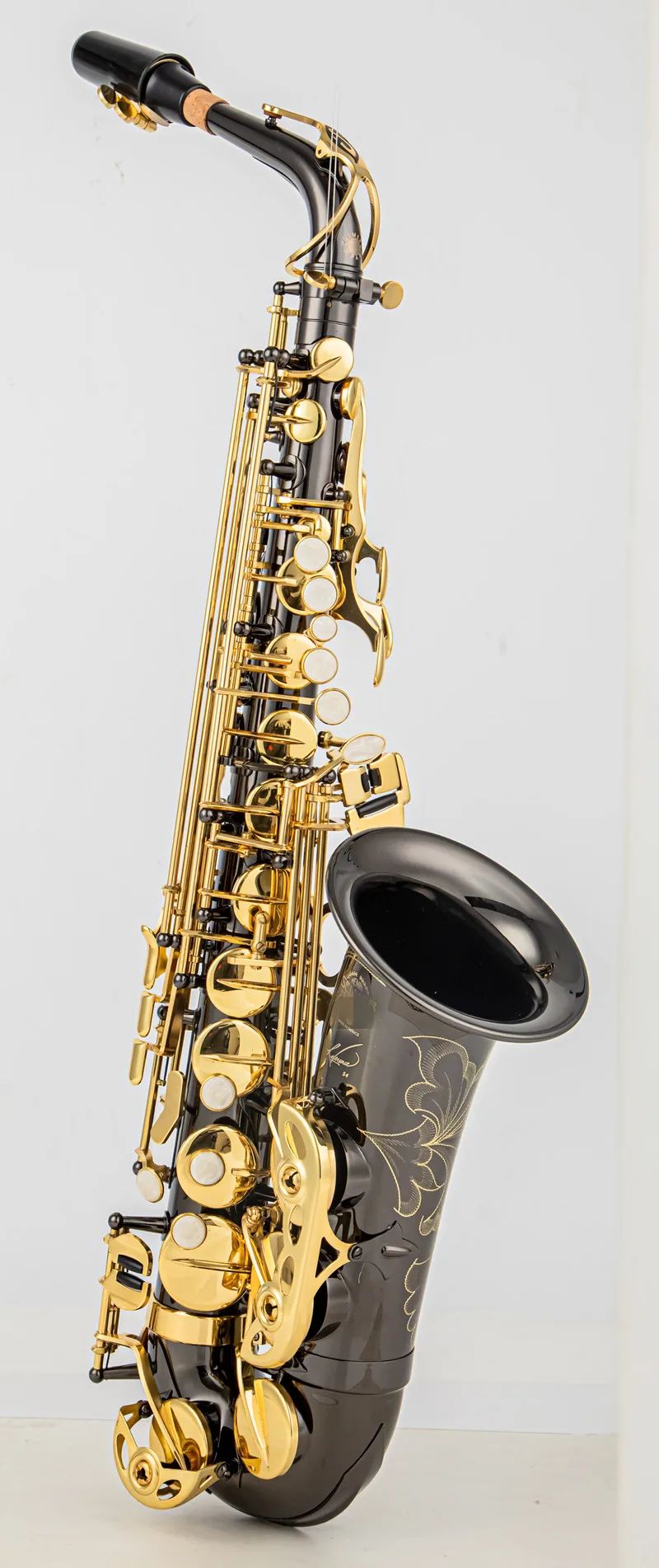 高EB ALTO SAXOPHONE BRASSブラックニッケルゴールドEフラットサックスキータイプの木管楽器の高品質の在庫付きアクセサリー