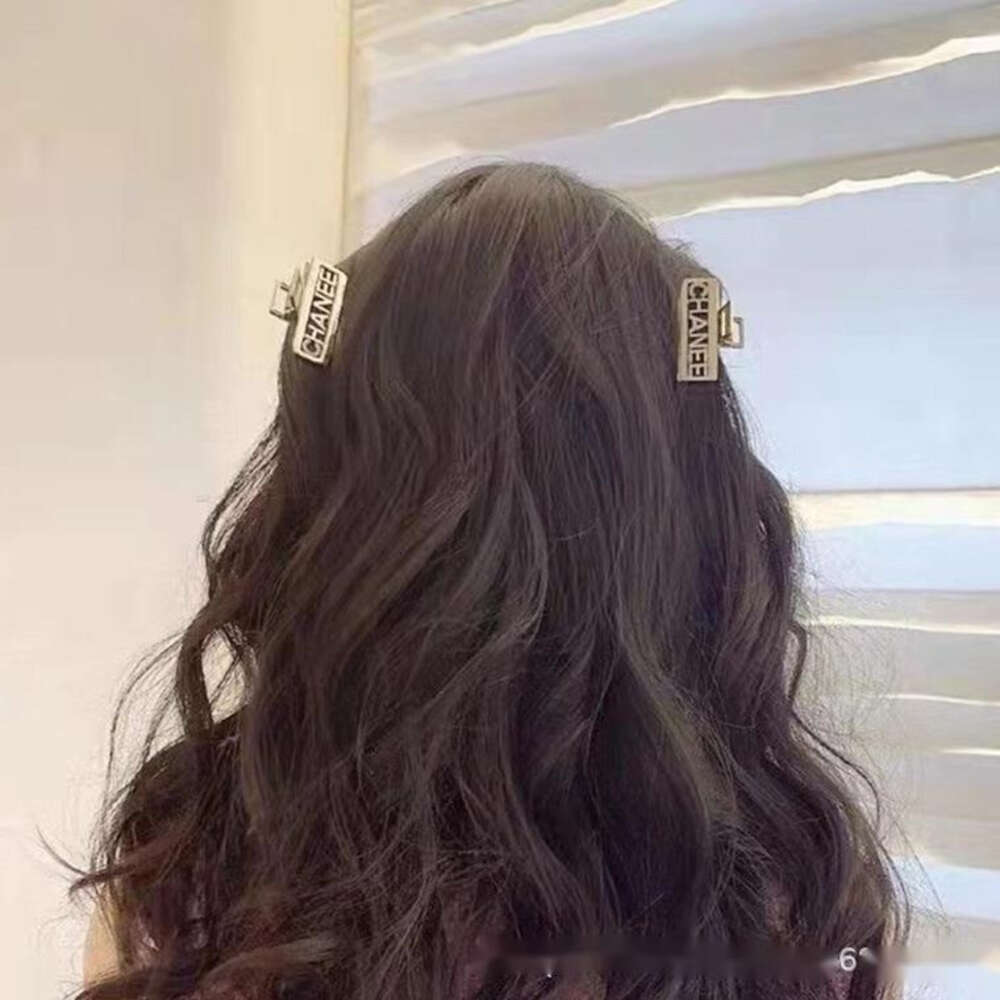 Classic Fashion Brass Hair Accessories Headdress Clip Back of Metal Hair Grab Girl Ball Head Letter Hollow Grab Clip Party Gift