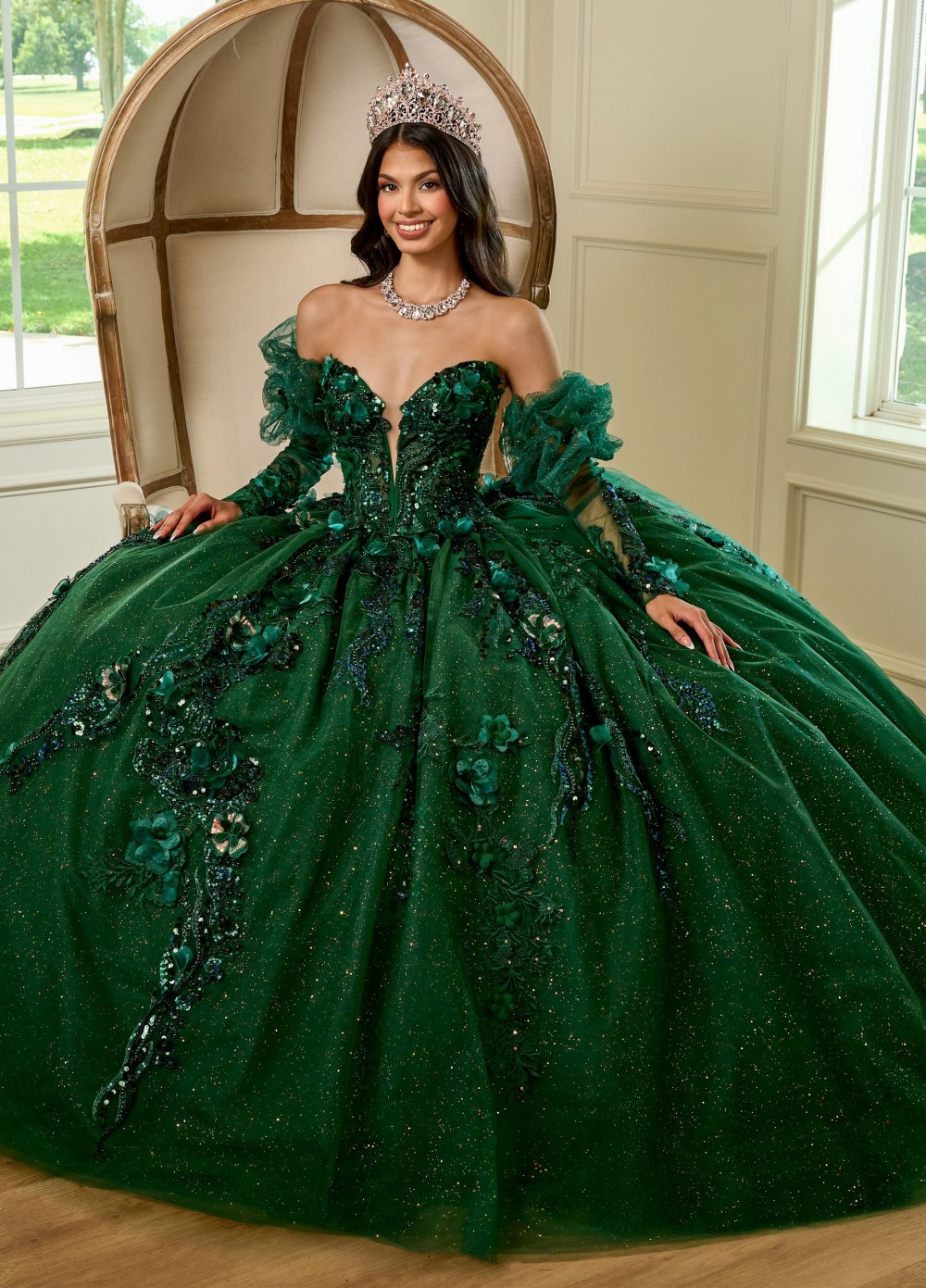 Abito da ballo verde scuro Abiti Quinceanera con perline Maniche lunghe Abiti da ballo 3D Scollatura profonda con applicazioni Tulle Abito da ballo in maschera dolce 15