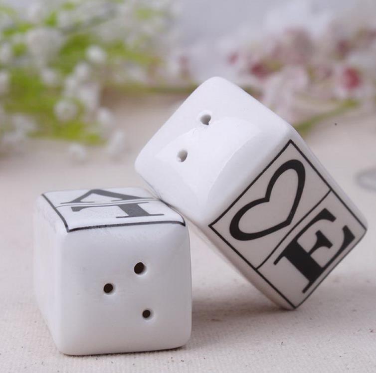 Wedding Souvenir for Guests Party Favor Love Word Ceramic Salt And Pepper Shaker Wedding Valentine Day Gift Of 100 Boxes SN4234